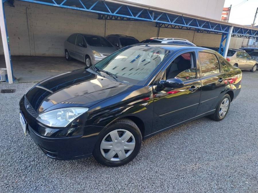FORD - FOCUS - 2007/2008 - Preta - R$ 27.900,00