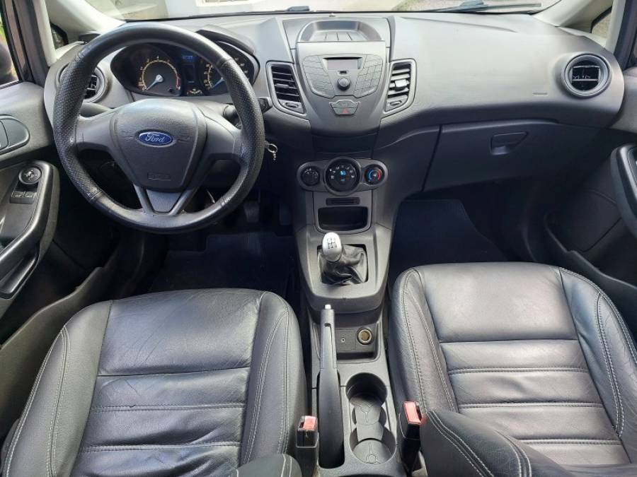 FORD - FIESTA - 2013/2014 - Preta - R$ 42.500,00