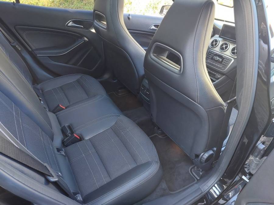 MERCEDES-BENZ - GLA 200 - 2014/2015 - Preta - R$ 111.900,00