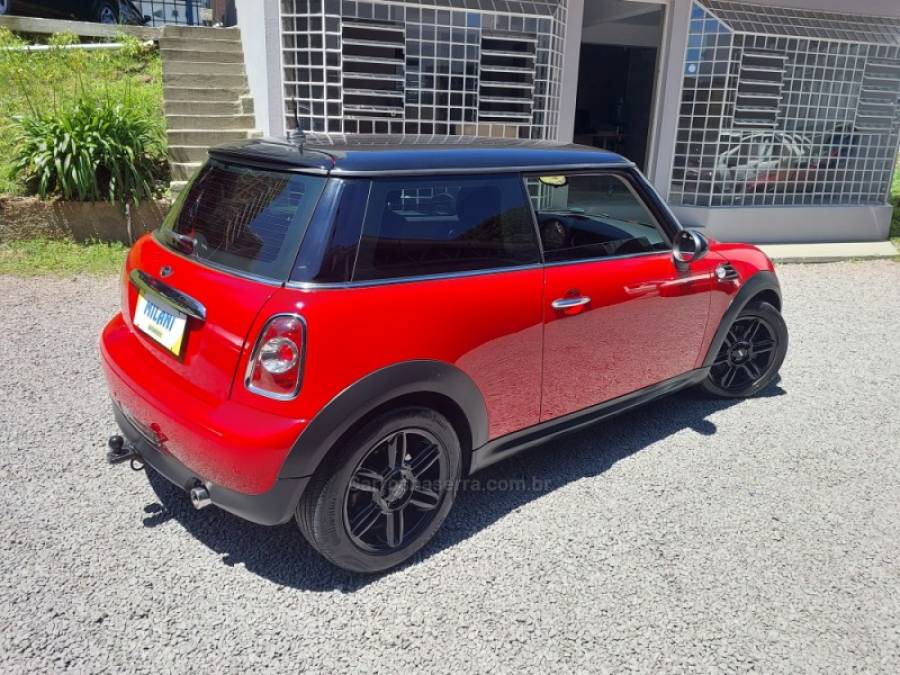 MINI - COOPER - 2011/2012 - Vermelha - R$ 70.900,00