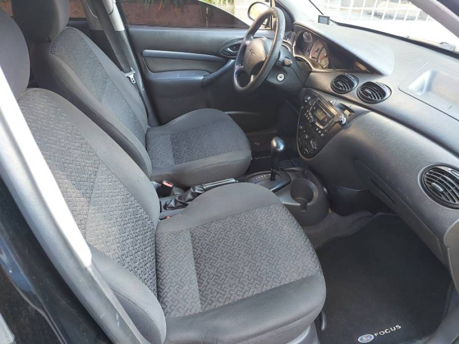 FORD - FOCUS - 2007/2008 - Preta - R$ 27.900,00