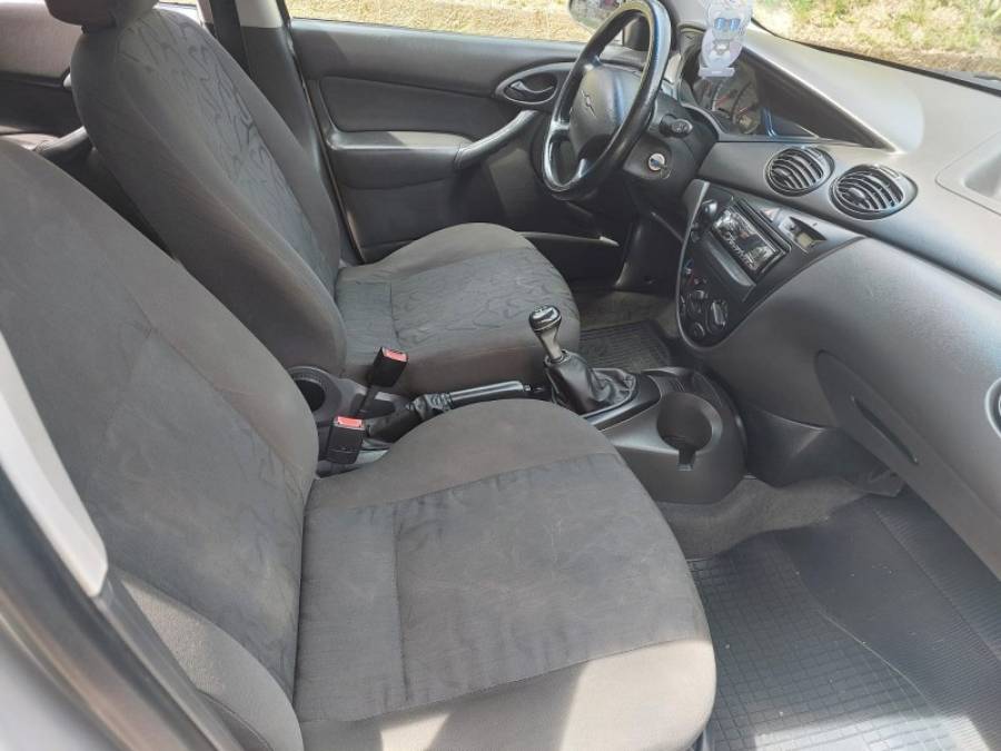 FORD - FOCUS - 2007/2008 - Prata - R$ 27.900,00