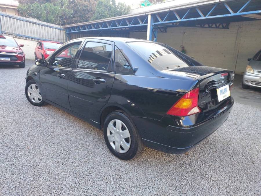 FORD - FOCUS - 2007/2008 - Preta - R$ 27.900,00