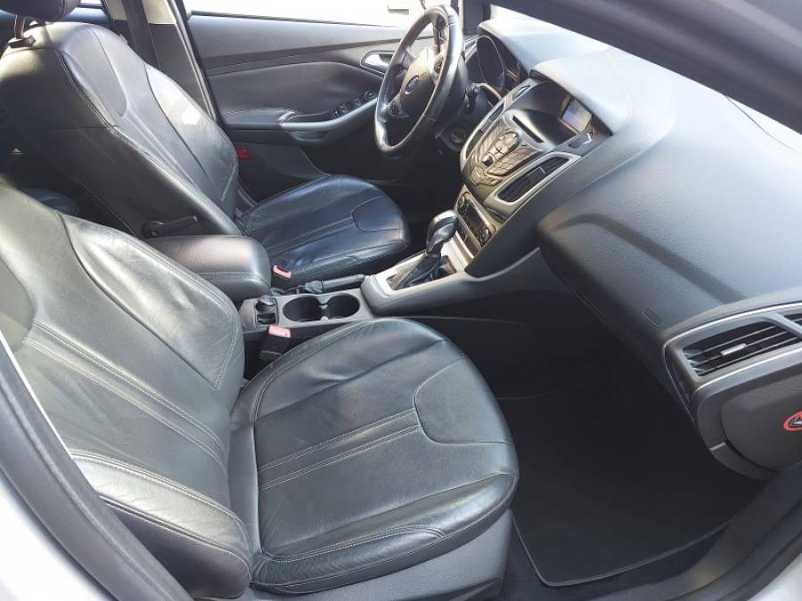 FORD - FOCUS - 2013/2014 - Prata - R$ 53.500,00