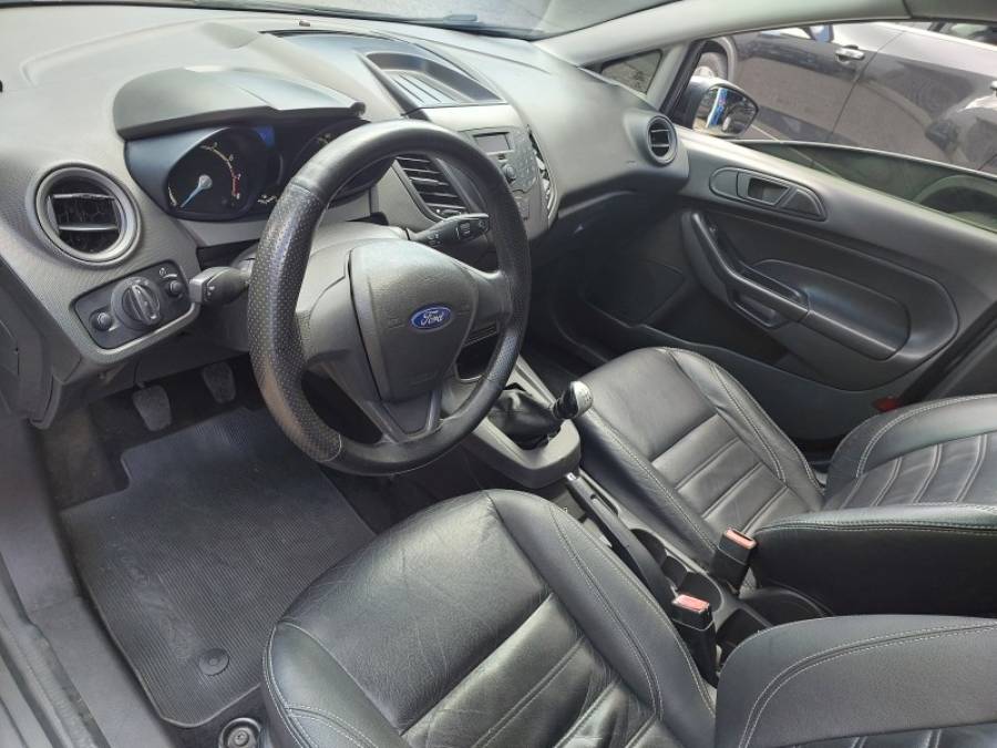 FORD - FIESTA - 2013/2014 - Preta - R$ 42.500,00