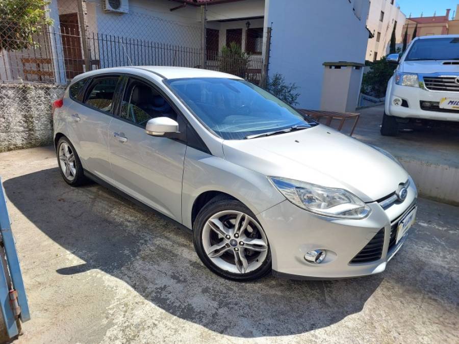 FORD - FOCUS - 2013/2014 - Prata - R$ 52.900,00