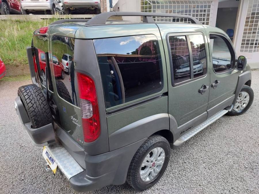 FIAT - DOBLÓ - 2010/2011 - Verde - R$ 46.900,00
