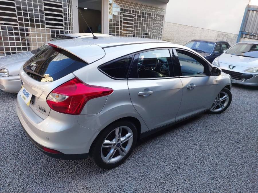FORD - FOCUS - 2013/2014 - Prata - R$ 53.500,00