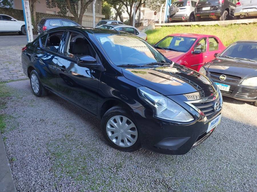NISSAN - VERSA - 2018/2019 - Preta - R$ 54.900,00