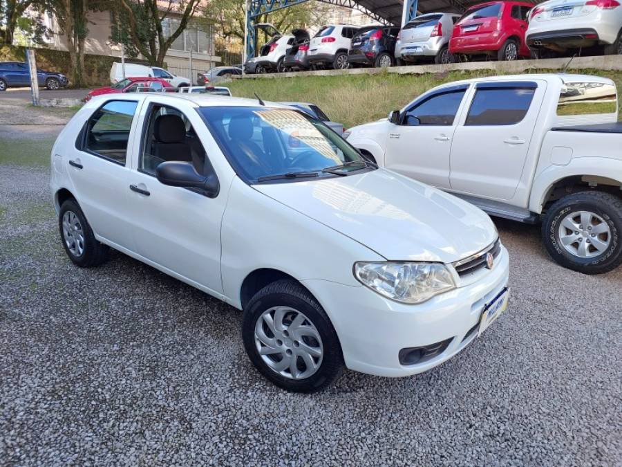 FIAT - PALIO - 2014/2014 - Branca - R$ 35.500,00
