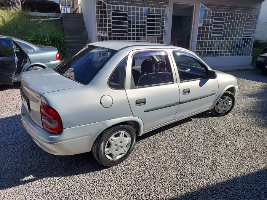 CHEVROLET - CORSA - 2004/2005 - Prata - R$ 21.900,00