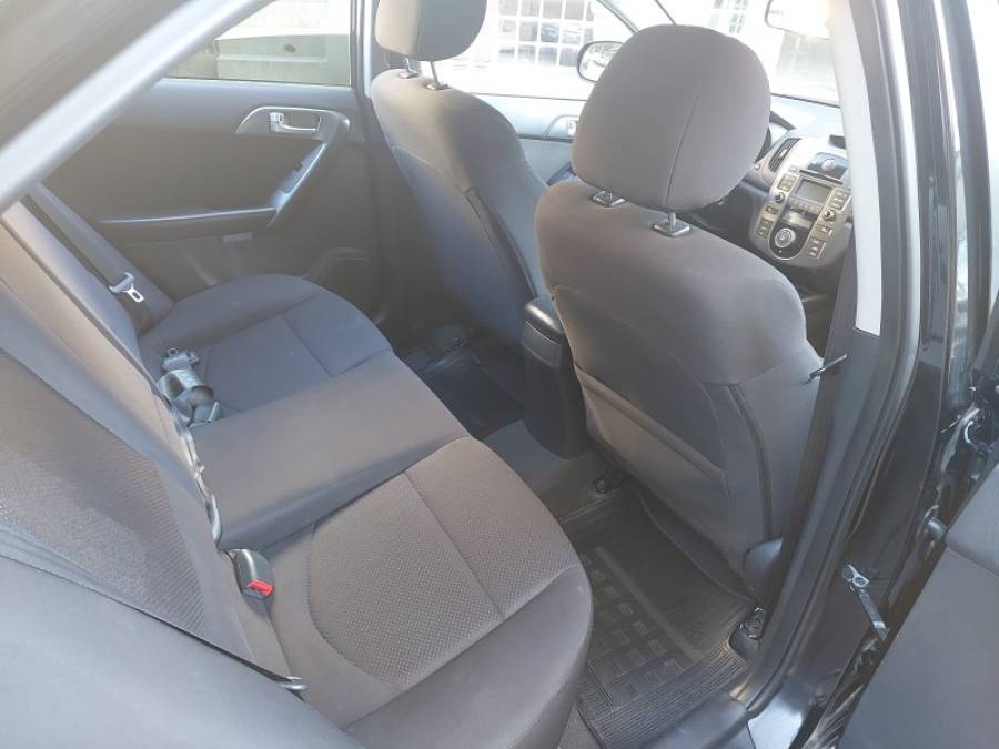 KIA MOTORS - CERATO - 2011/2012 - Preta - R$ 46.500,00