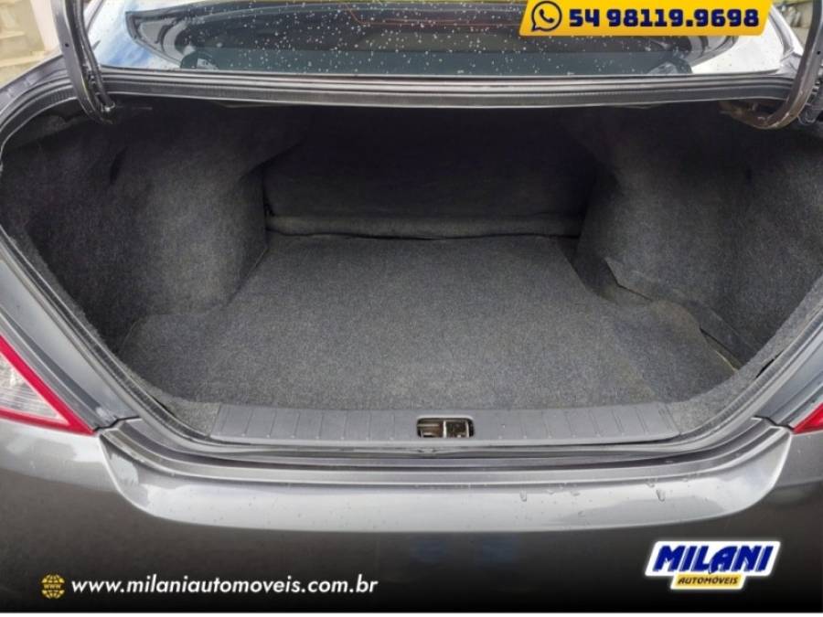 NISSAN - VERSA - 2018/2018 - Cinza - R$ 57.900,00