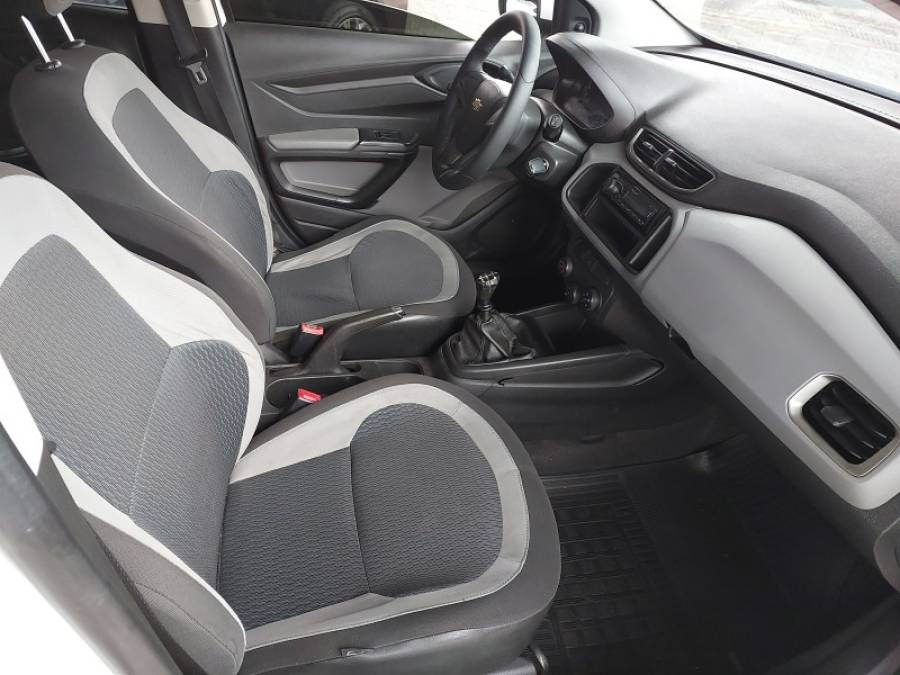 CHEVROLET - ONIX - 2015/2016 - Branca - R$ 47.900,00