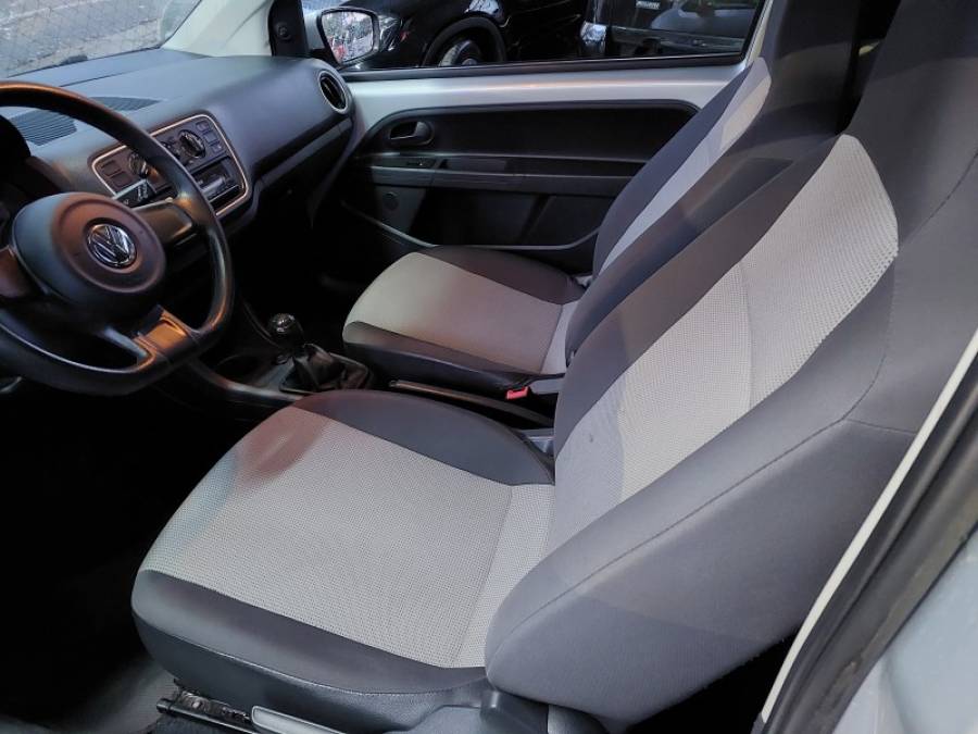 VOLKSWAGEN - UP - 2016/2017 - Prata - R$ 43.900,00