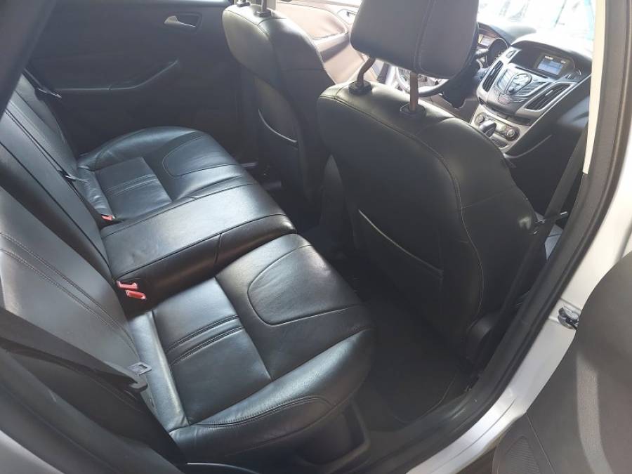 FORD - FOCUS - 2013/2014 - Prata - R$ 53.500,00