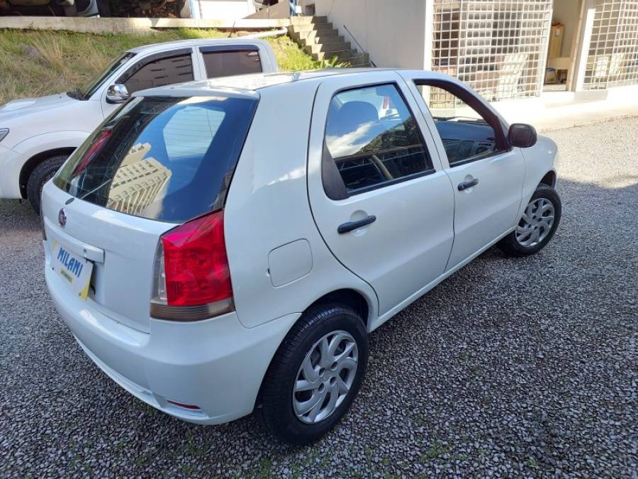 FIAT - PALIO - 2014/2014 - Branca - R$ 35.500,00