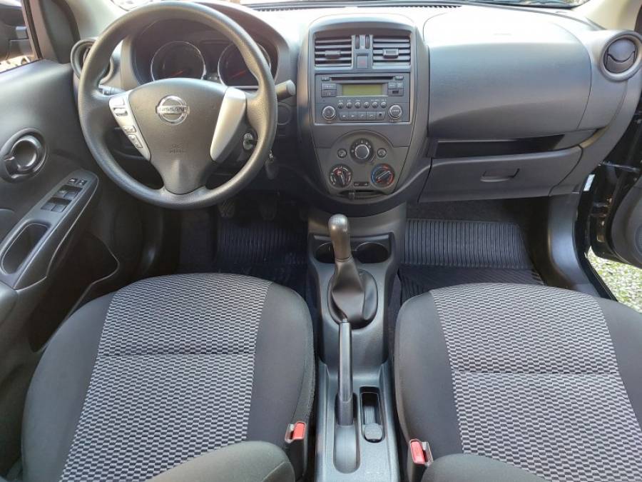 NISSAN - VERSA - 2018/2019 - Preta - R$ 54.900,00