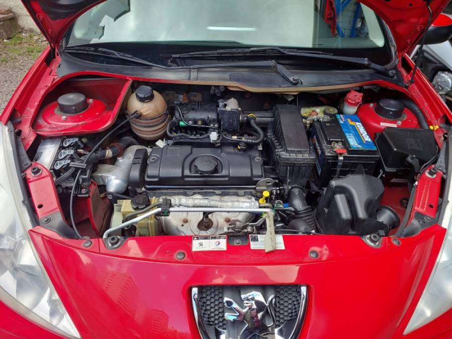 PEUGEOT - 207 - 2011/2012 - Vermelha - R$ 24.900,00