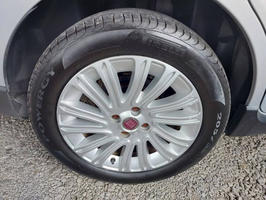 FIAT - GRAND SIENA - 2013/2014 - Prata - R$ 40.900,00