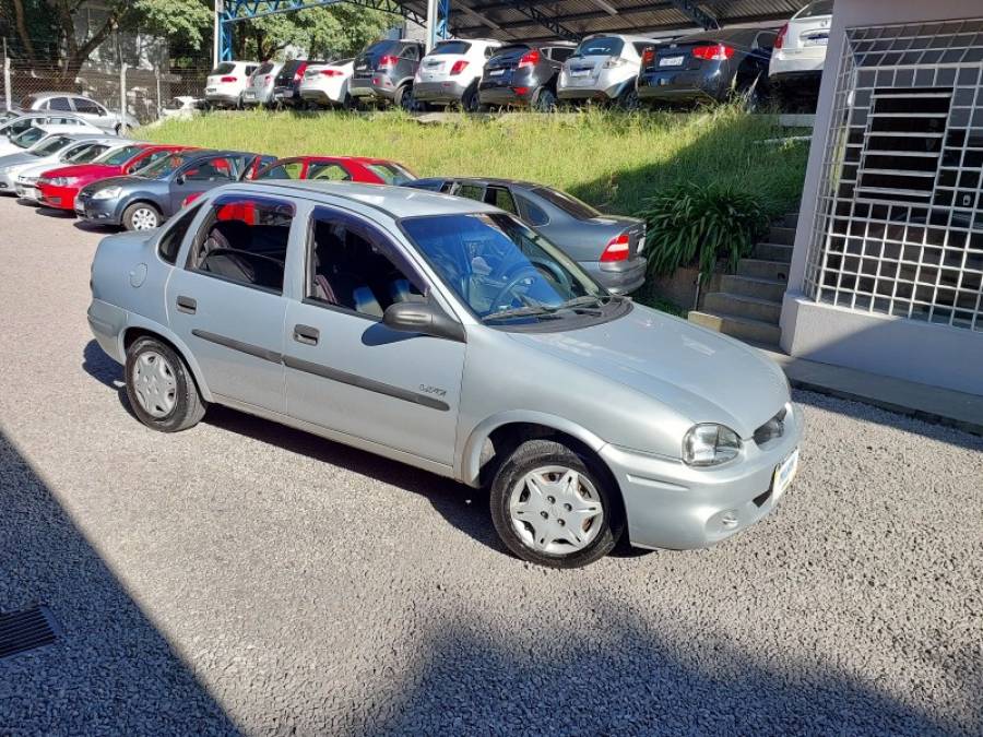 CHEVROLET - CORSA - 2004/2005 - Prata - R$ 21.900,00
