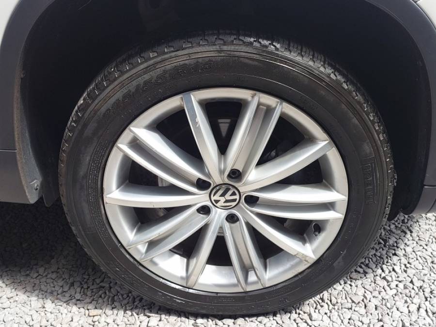 VOLKSWAGEN - TIGUAN - 2013/2014 - Branca - R$ 74.900,00
