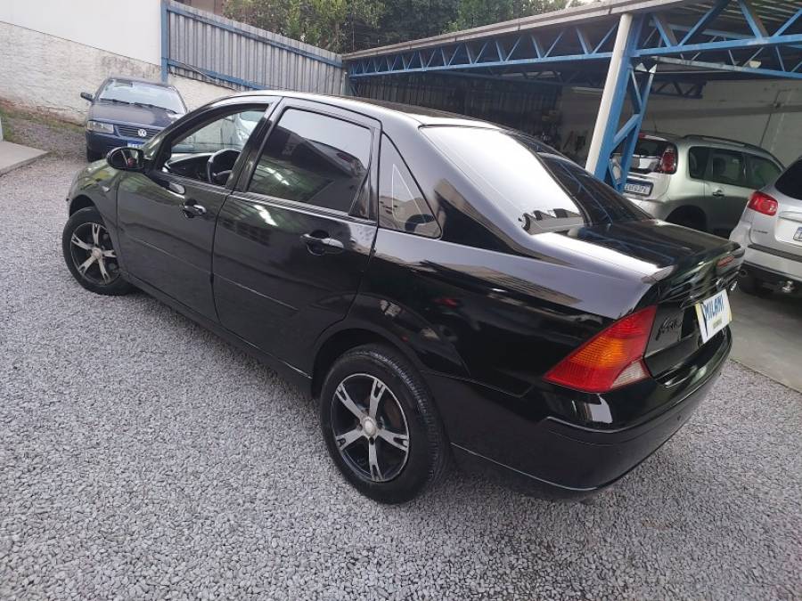 FORD - FOCUS - 2007/2008 - Preta - R$ 27.900,00