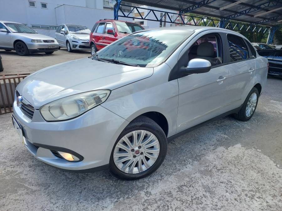 FIAT - GRAND SIENA - 2013/2014 - Prata - R$ 40.900,00