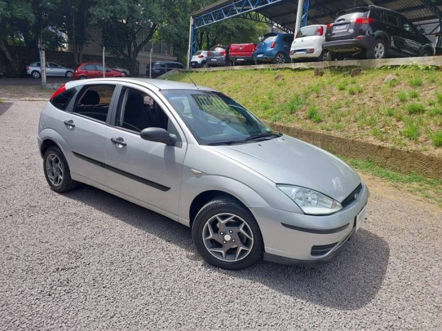 FORD - FOCUS - 2007/2008 - Prata - R$ 27.900,00
