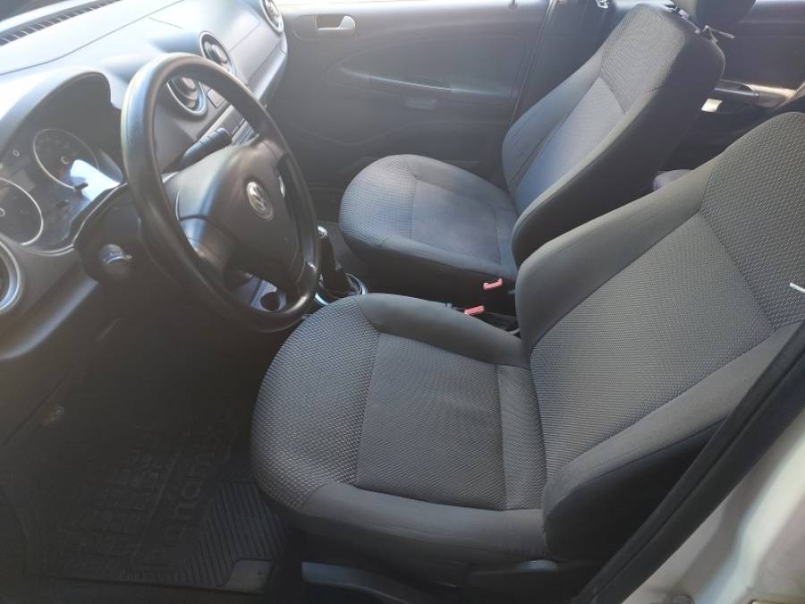 VOLKSWAGEN - VOYAGE - 2012/2013 - Branca - R$ 35.900,00