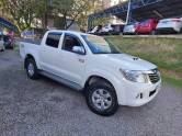 TOYOTA - HILUX - 2013/2014 - Branca - R$ 137.900,00