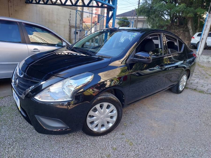 NISSAN - VERSA - 2018/2019 - Preta - R$ 54.900,00