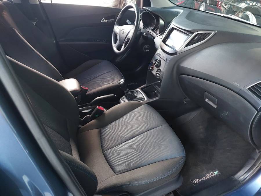 HYUNDAI - HB20X - 2015/2015 - Azul - R$ 55.900,00