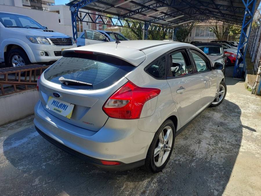 FORD - FOCUS - 2013/2014 - Prata - R$ 52.900,00