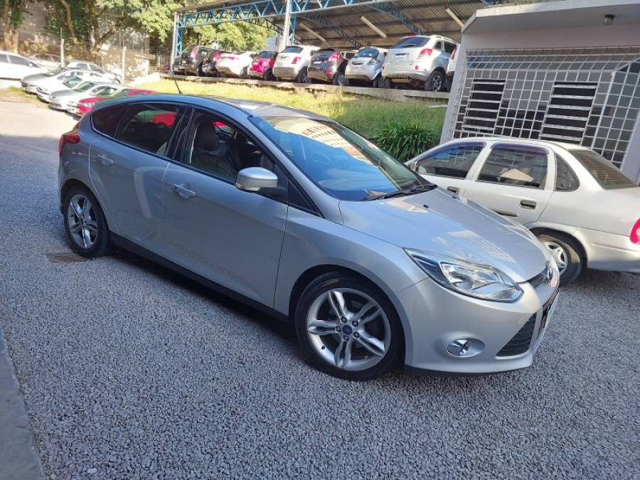 FORD - FOCUS - 2013/2014 - Prata - R$ 53.500,00