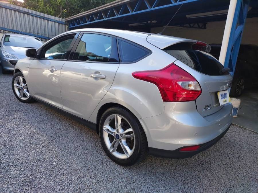 FORD - FOCUS - 2013/2014 - Prata - R$ 53.500,00