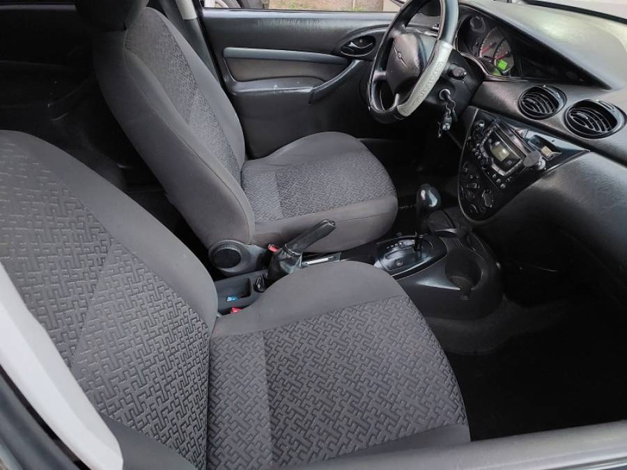FORD - FOCUS - 2007/2008 - Preta - R$ 27.900,00