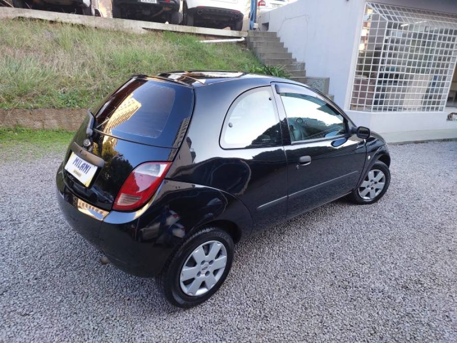 FORD - KA - 2004/2004 - Preta - R$ 15.900,00