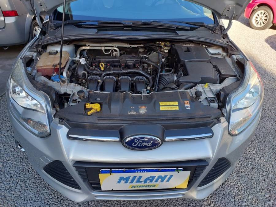 FORD - FOCUS - 2013/2014 - Prata - R$ 53.500,00