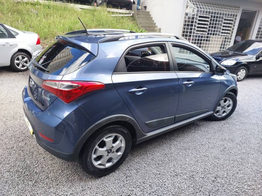 HYUNDAI - HB20X - 2015/2015 - Azul - R$ 55.900,00