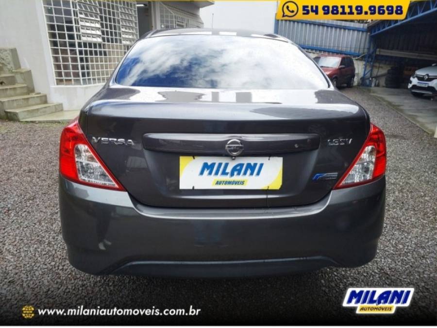 NISSAN - VERSA - 2018/2018 - Cinza - R$ 57.900,00