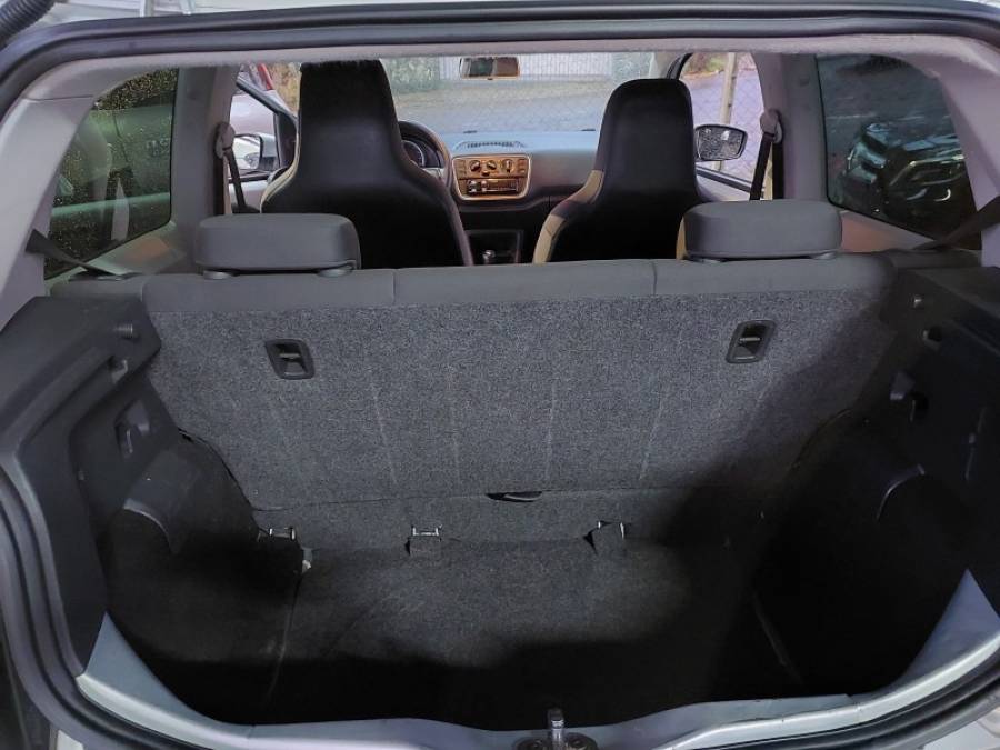 VOLKSWAGEN - UP - 2016/2017 - Prata - R$ 43.900,00