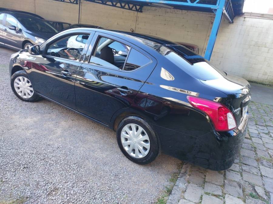 NISSAN - VERSA - 2018/2019 - Preta - R$ 54.900,00