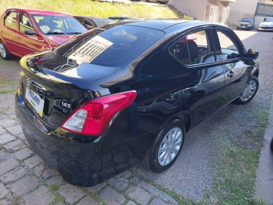 NISSAN - VERSA - 2018/2019 - Preta - R$ 54.900,00